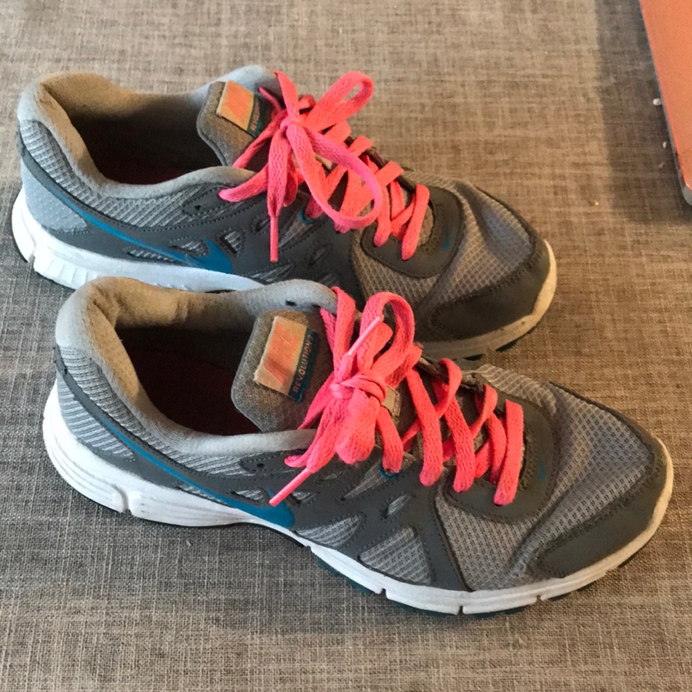 Nike revolution 2 running sneaker